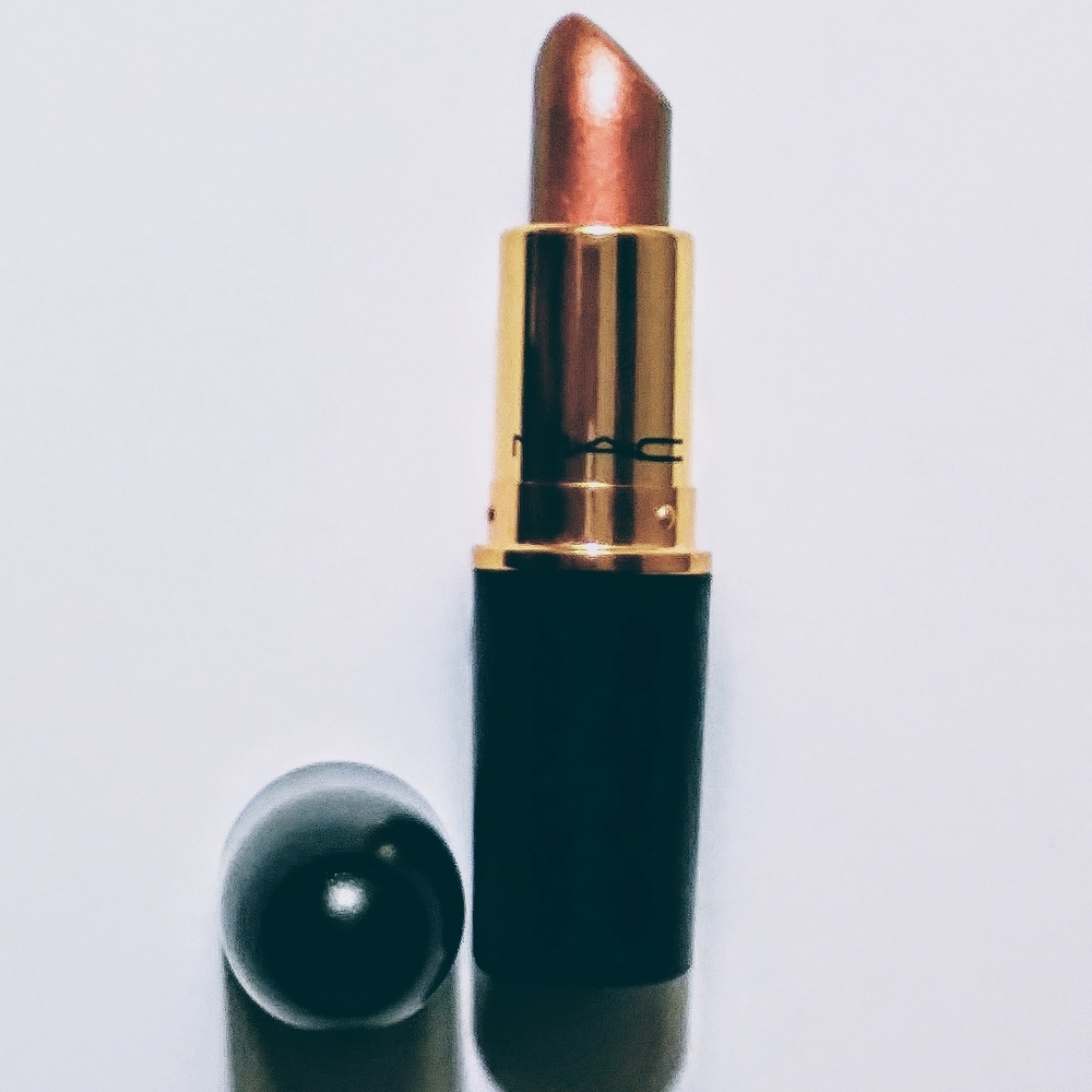 RARE MAC LIPSTICK LUV AND LUST